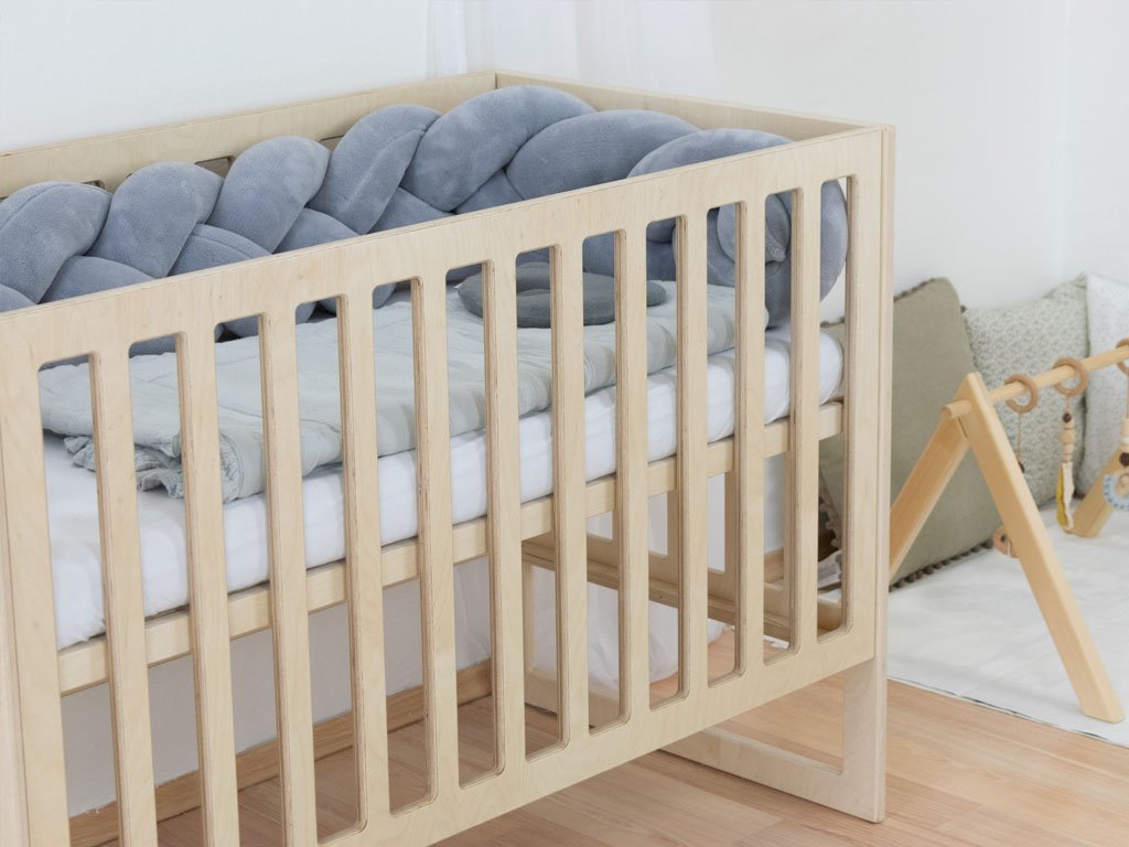 Cama para bebés con bares de pañales