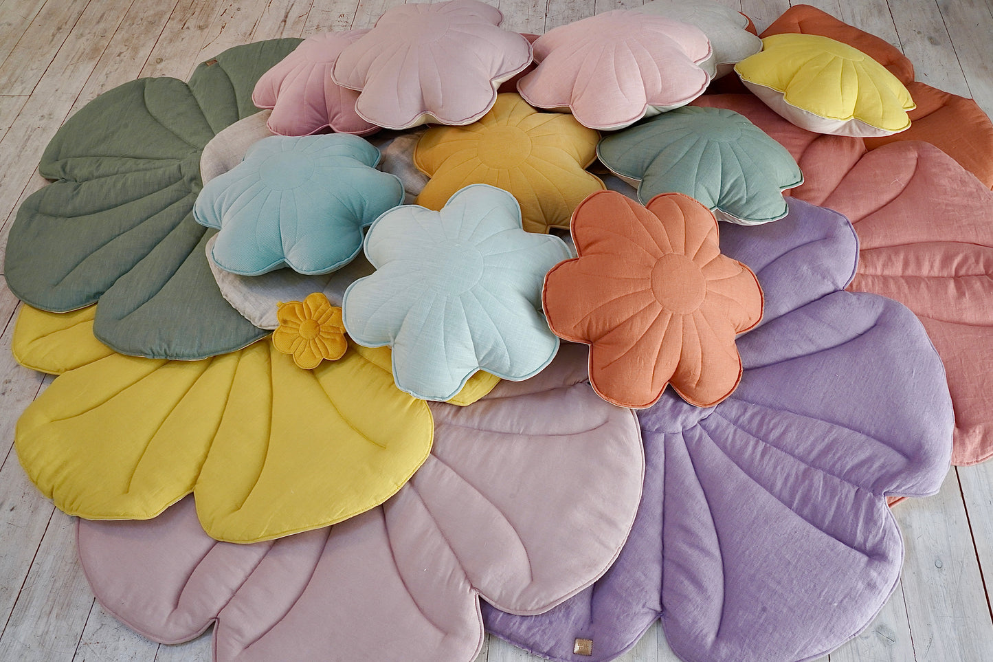 Coussin décoratif Fleur en Velours ou Lin différents coloris