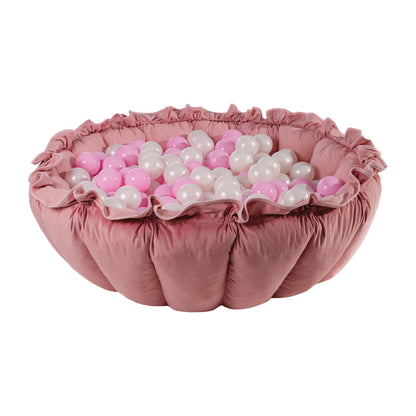 Tappeto di fiori e set con set con 100 palline rosa e perle