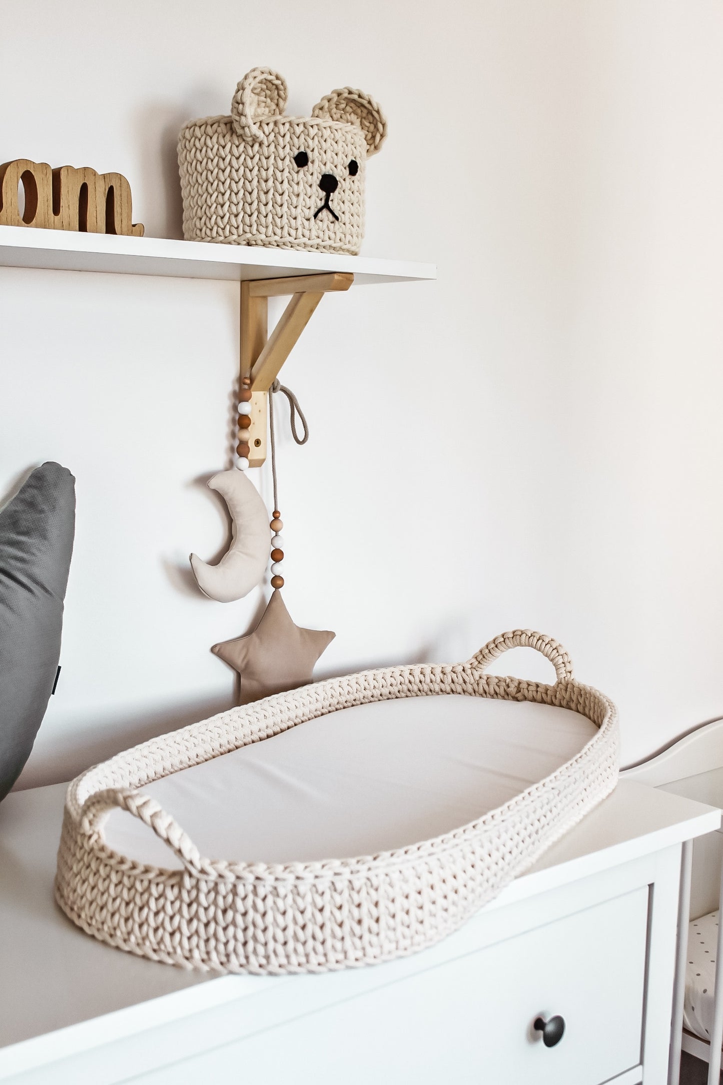 Crochet baby changing basket with mattress