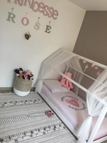 Cabin bed with color barriers in color