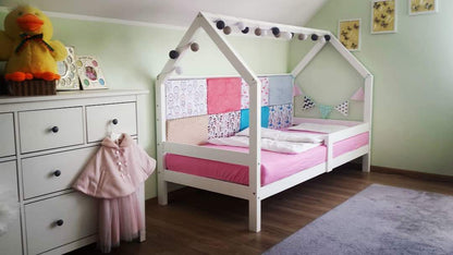 Cabin bed with color barriers in color