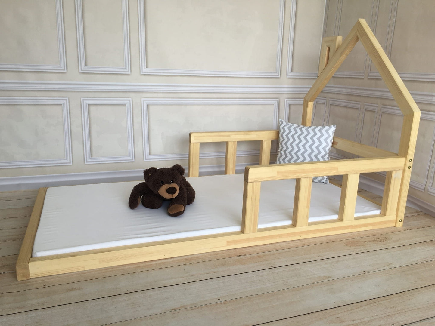 Montessori Bett Ted