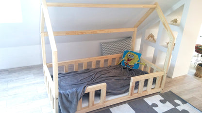 Cabin bed with classic Home bars