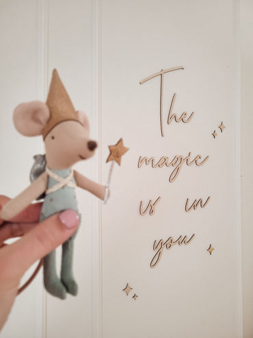 Bella scrittura decorativa da parete "The Magic is In You" + Stars