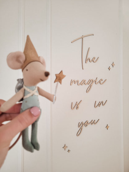 Belle écriture décorative murale "The magic is in you" + étoiles